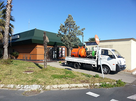 Limcoman desatascando en McDonald's